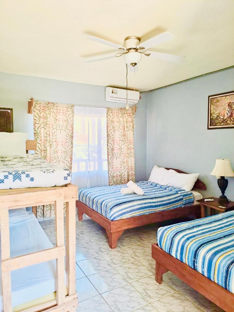 Hotel Georgi Cr Veintisiete de Abril Ngoại thất bức ảnh