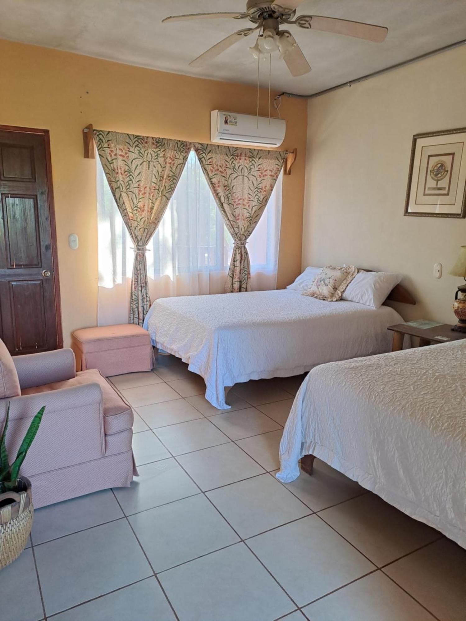 Hotel Georgi Cr Veintisiete de Abril Ngoại thất bức ảnh