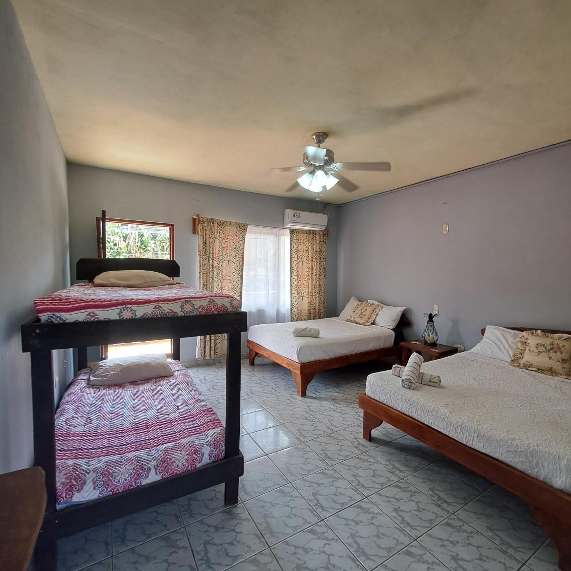 Hotel Georgi Cr Veintisiete de Abril Ngoại thất bức ảnh